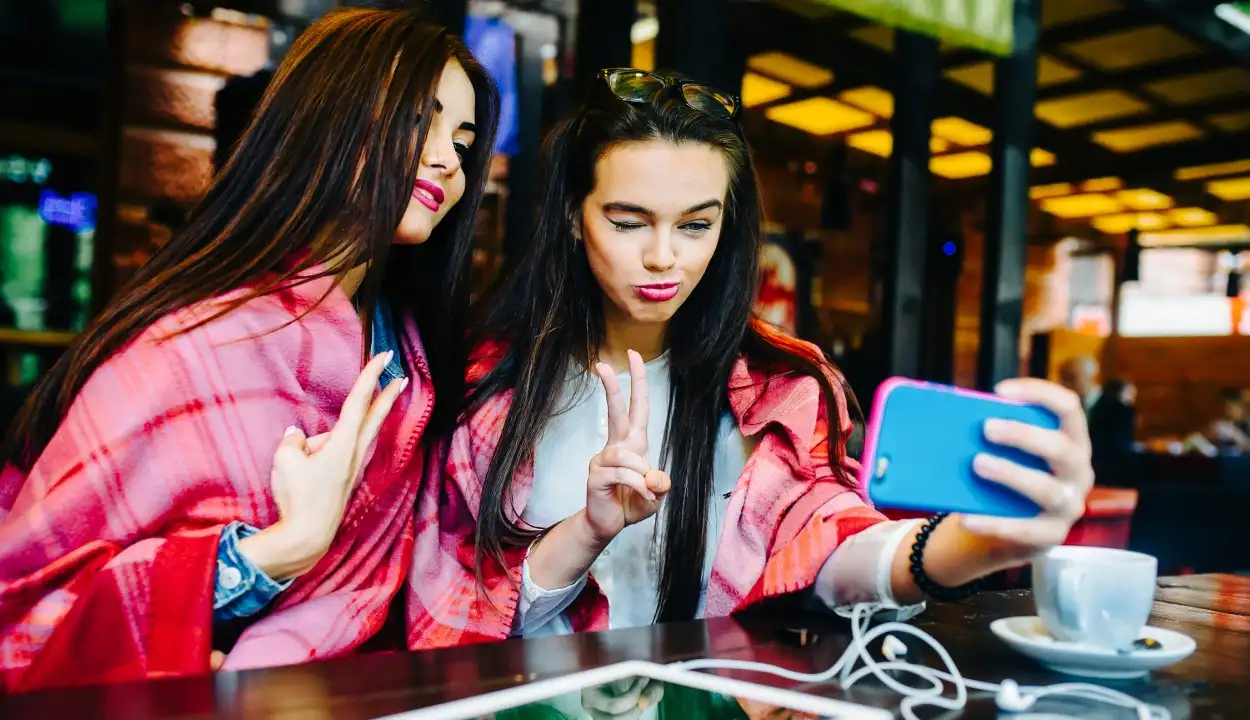 Reddit Fauxmoi – Inside the Viral Celebrity Gossip Hub